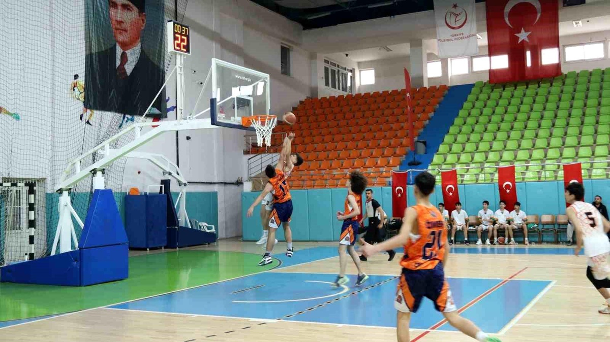 Elazığ\'da U-16 Basketbol Müsabakaları Sona Erdi