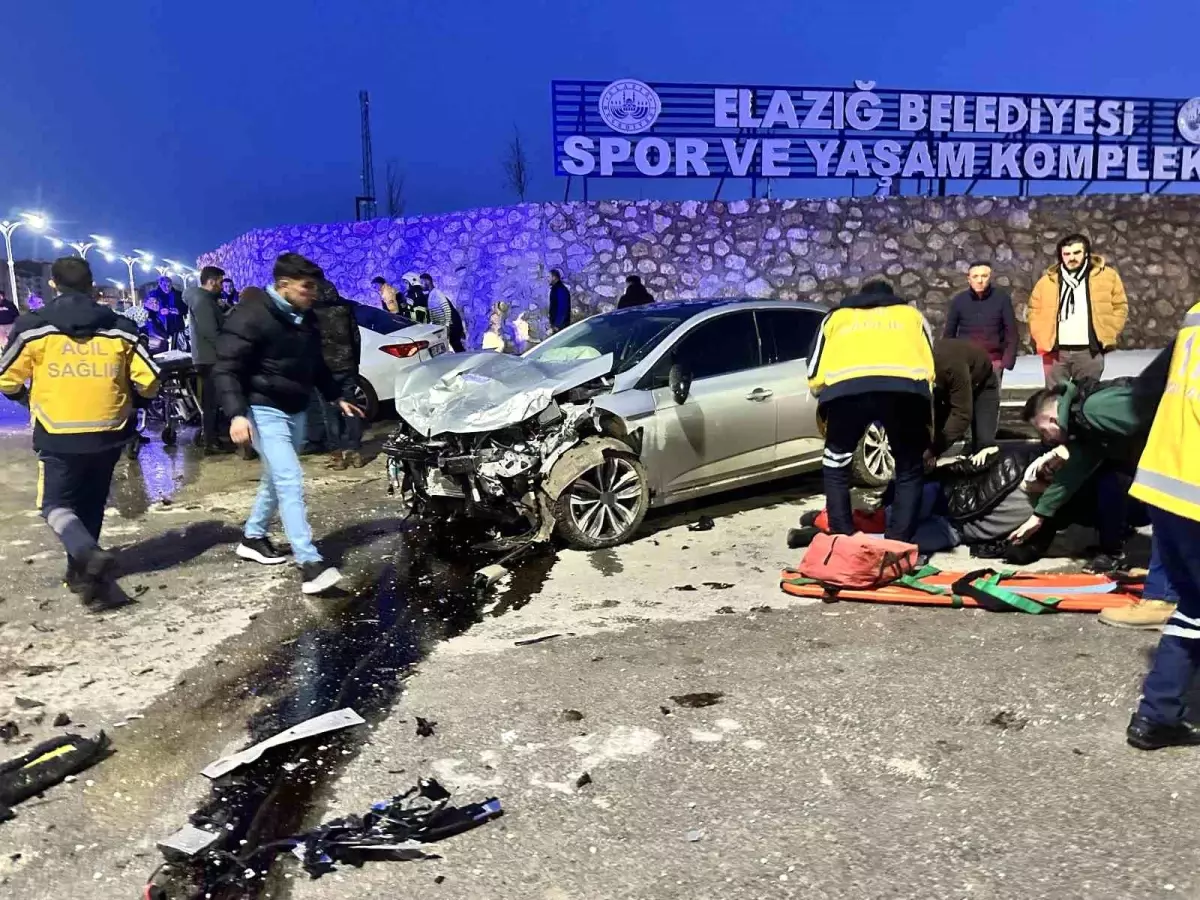 Elazığ\'da Trafik Kazası: 3 Yaralı