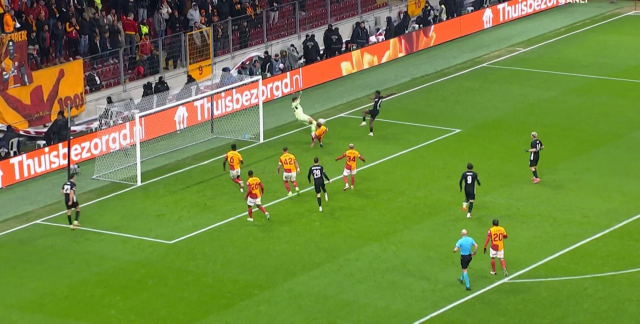 Günay devleşti: Galatasaray kalesinde inanılmaz pozisyon