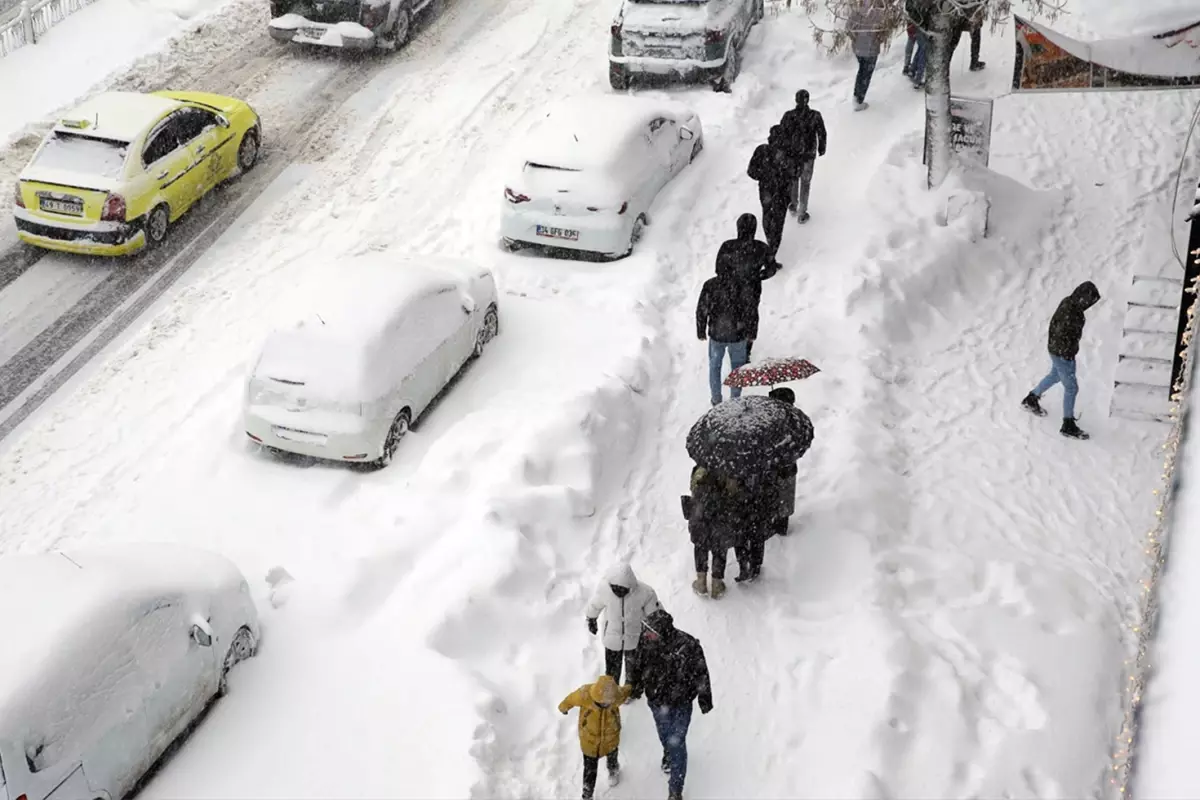 İstanbul\'da kabus için saat verildi! 34 ilde okullar tatil