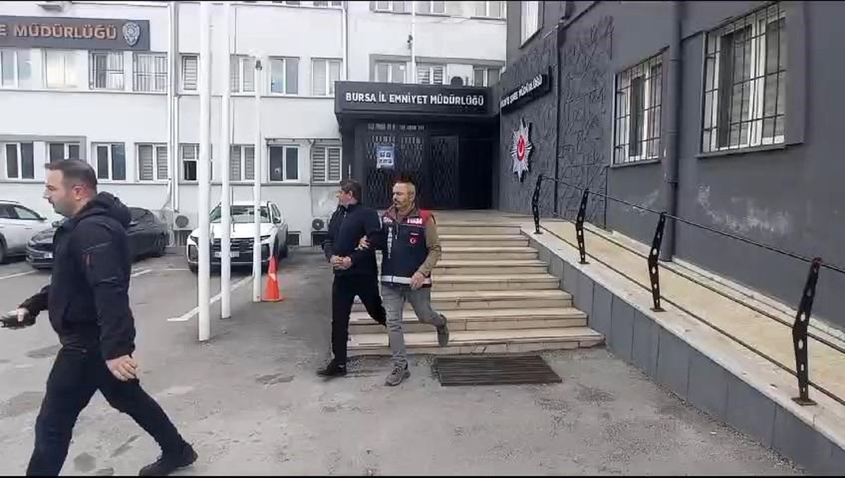 Dolandırıcı Vali Kılığında Yakalandı