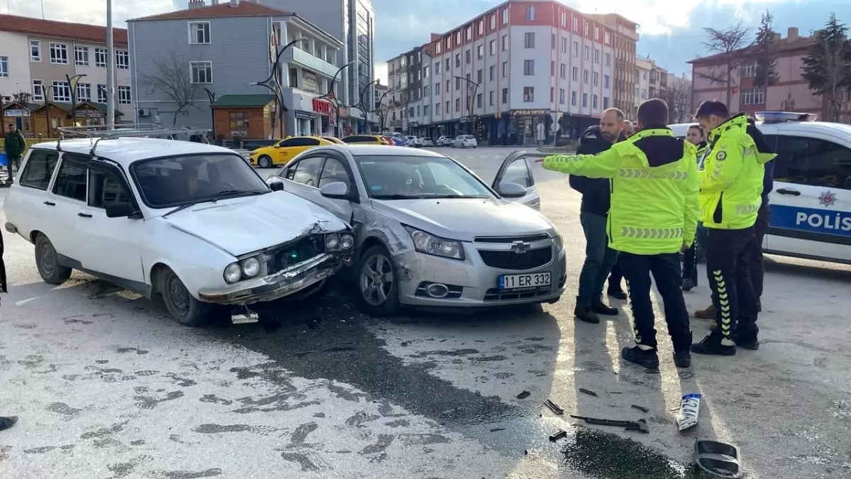 Konya Kulu\'da Trafik Kazası: 2 Yaralı