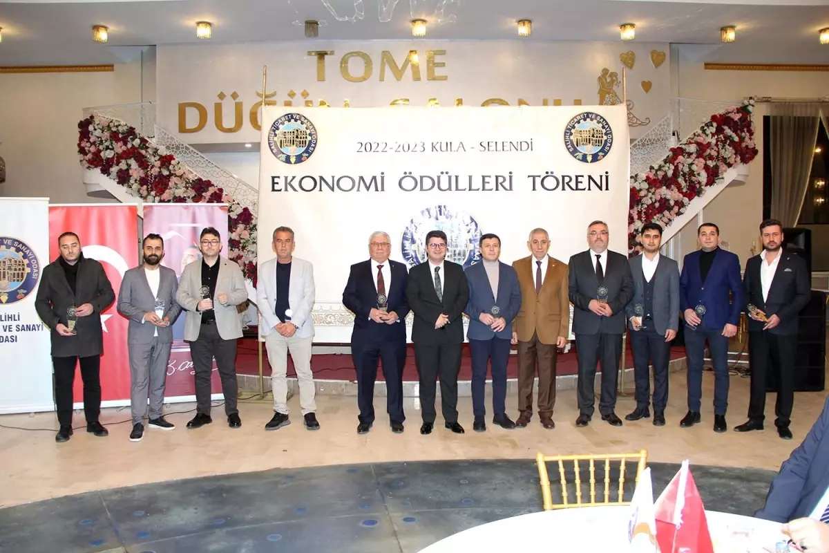 Salihli TSO, Kula ve Selendi\'deki Başarılı Üyelerini Ödüllendirdi