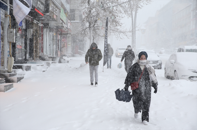 Meteoroloji'den İstanbul için kritik uyarı: Okullar yarın da kapalı olmalı