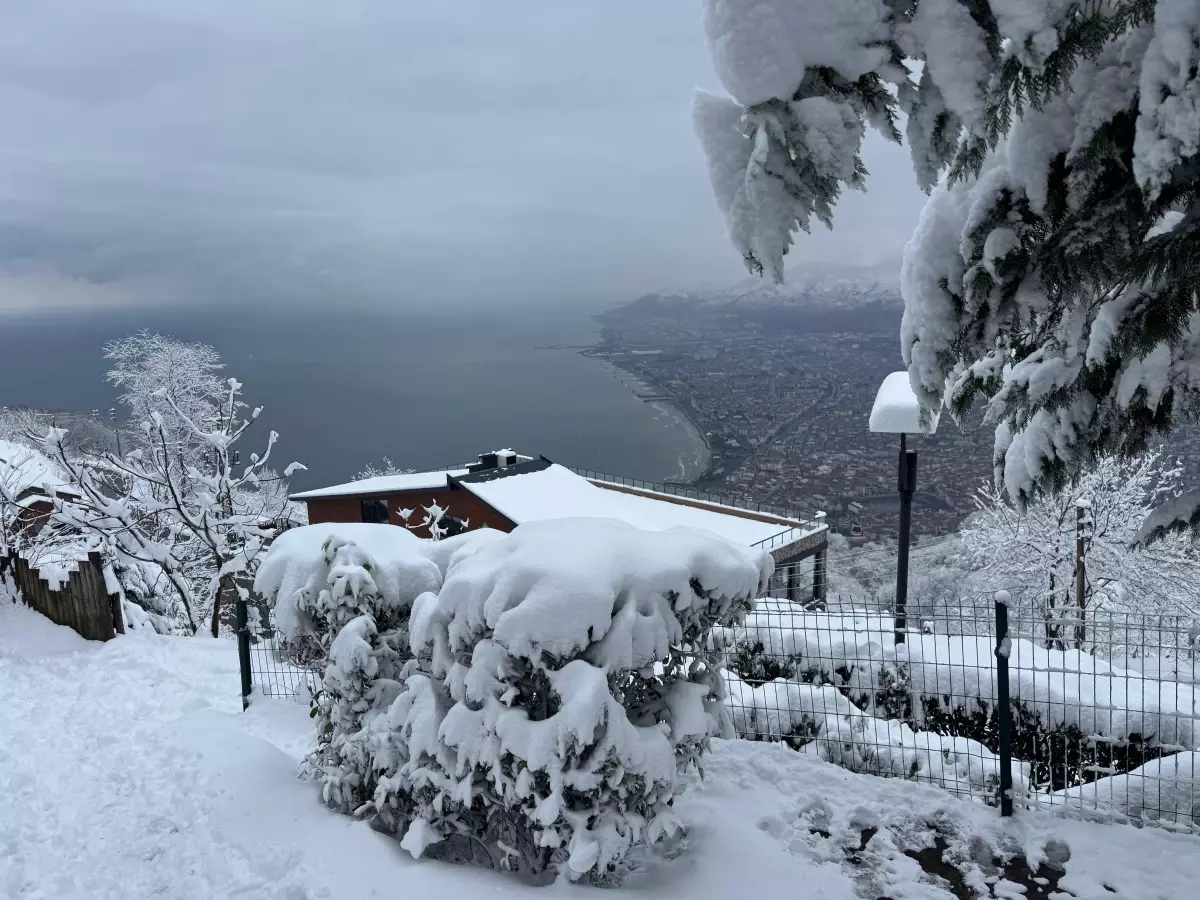 Ordu\'da Yoğun Kar Yağışı Nedeniyle Okullar Tatil Edildi