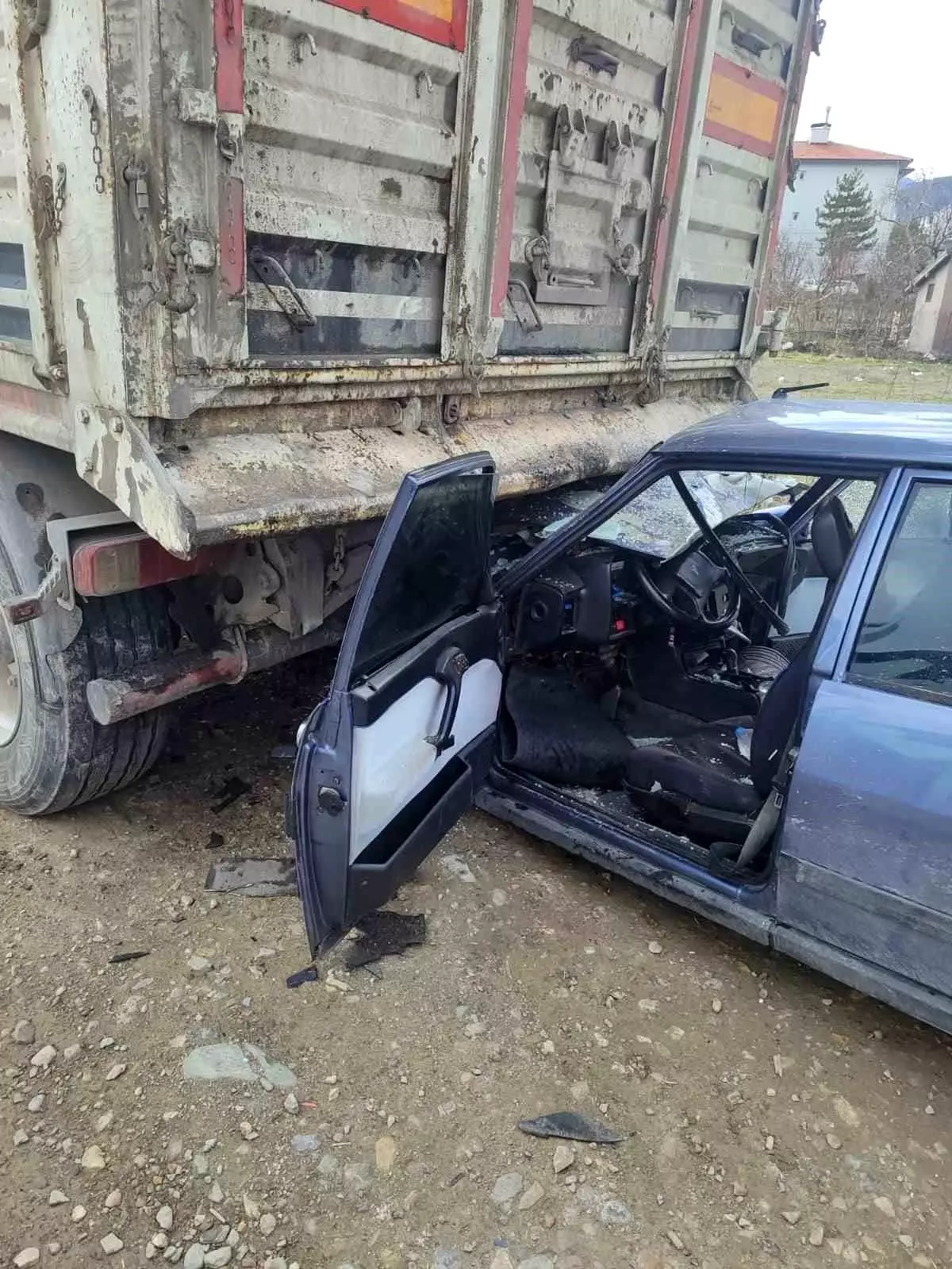 Afyonkarahisar\'da Trafik Kazası: 1 Ölü, 2 Yaralı