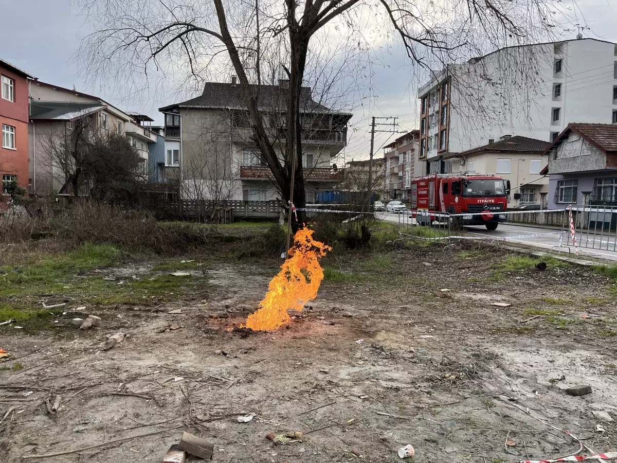 Kartepe\'de Metro Çalışmalarında Metan Gazı Yangını Kontrollü Süreçte Devam Ediyor