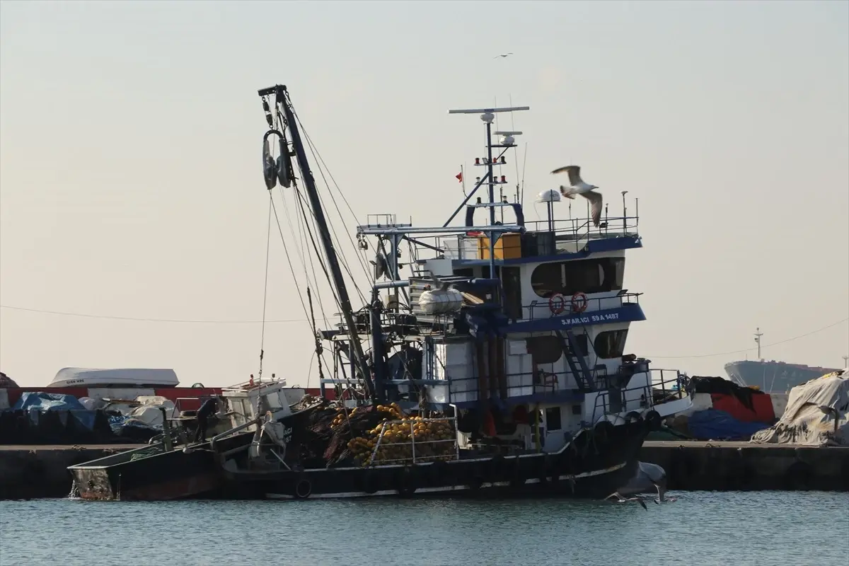 Tekirdağ\'da Poyraz Ulaşımı Olumsuz Etkiliyor