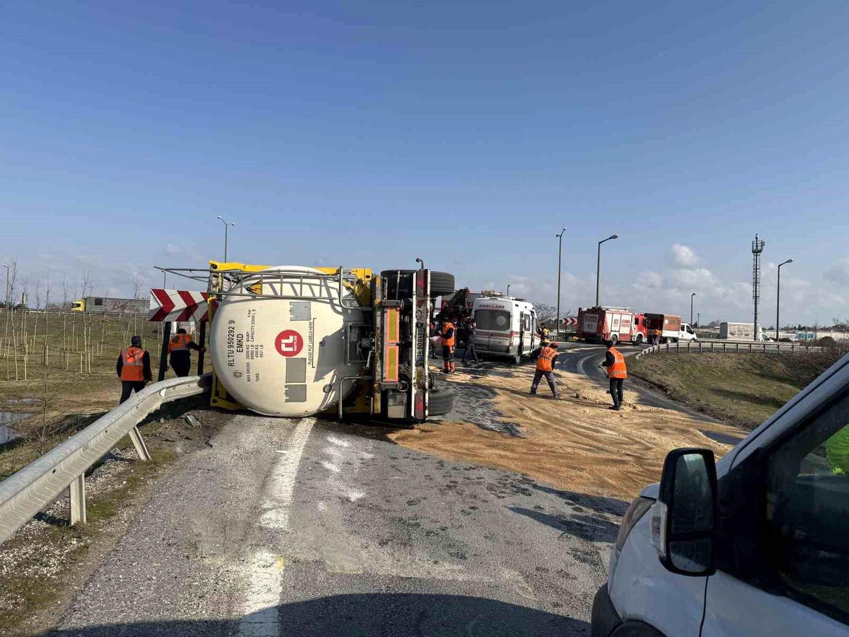 Tanker Devrildi, İstanbul\'da Trafik Kilitlendi