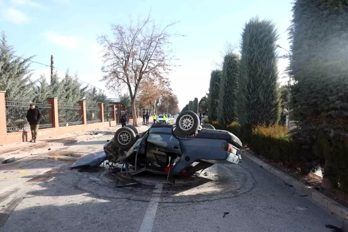 Konya\'da Takla Atan Araçta Yaralılar Var