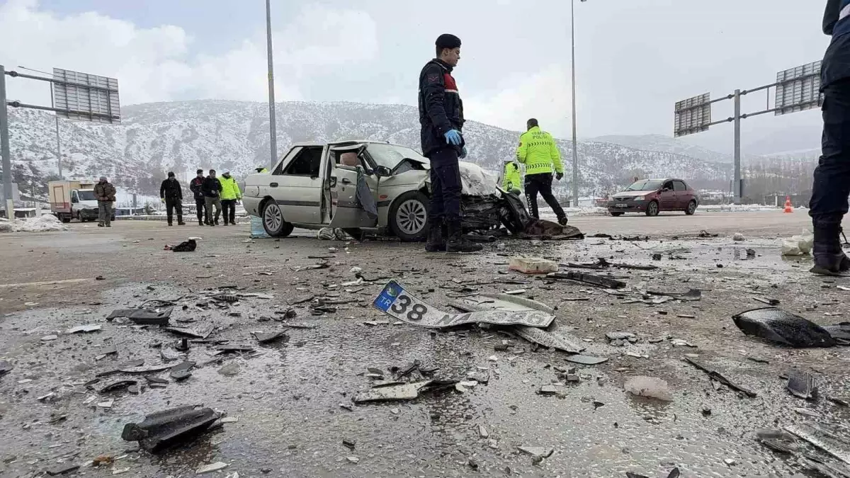 Cenaze Yolunda İmam Trafik Kazasında Öldü