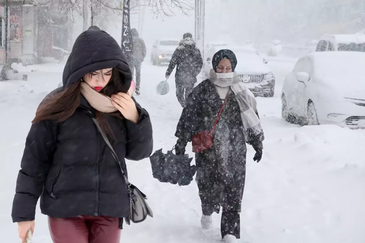 İstanbul\'da kar şiddetlendi! Şehir Hatları vapur seferleri durduruldu