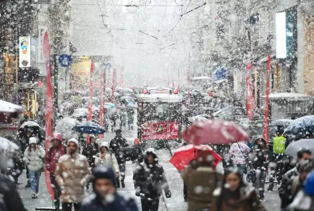 İstanbul karlar altında! Tüm ilçeler sarı kodlu uyarı