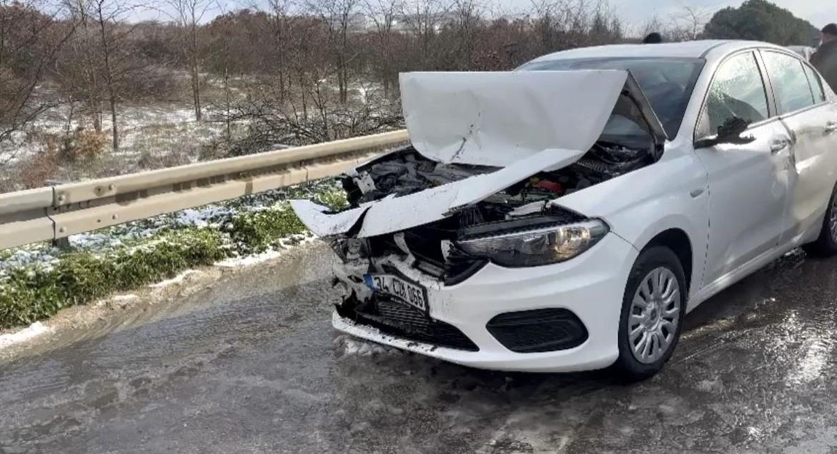 Bursa\'da Kar Yağışı Zincirleme Kazaya Neden Oldu