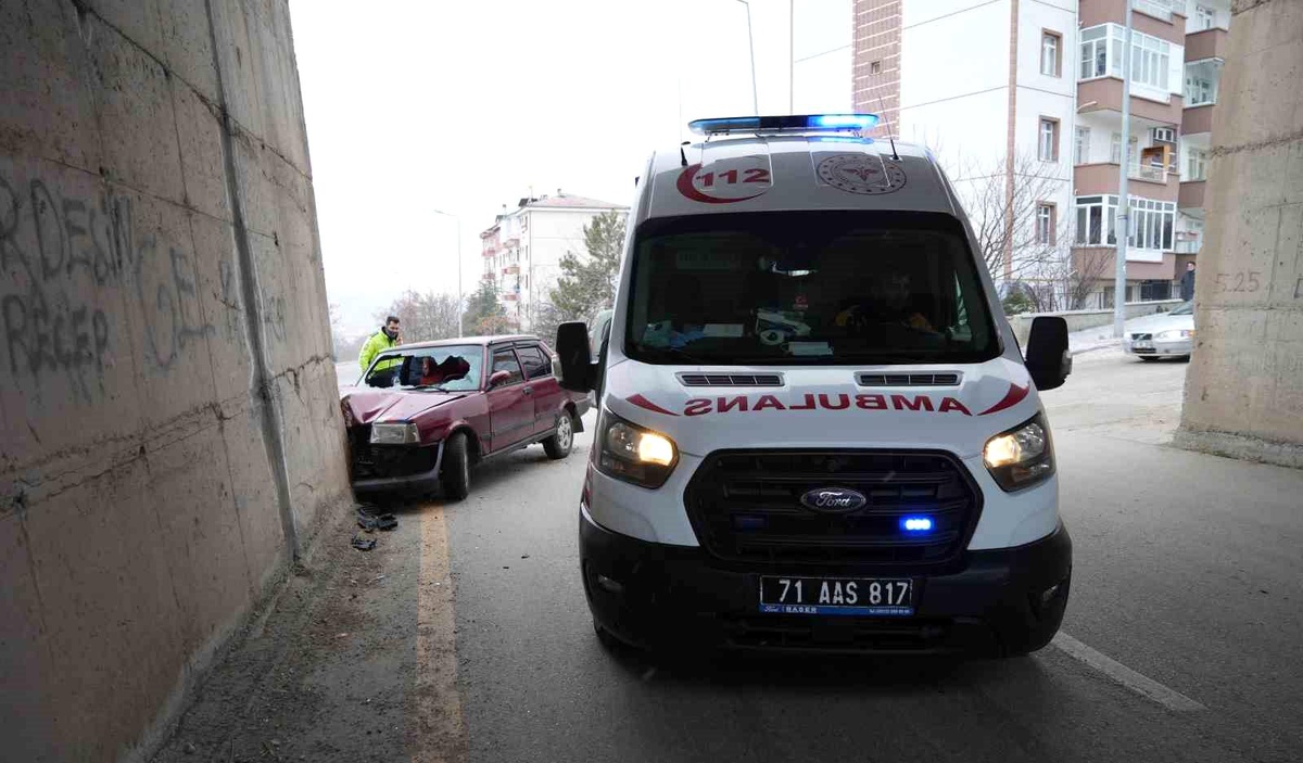 Kırıkkale\'de Trafik Kazası: 2 Yaralı