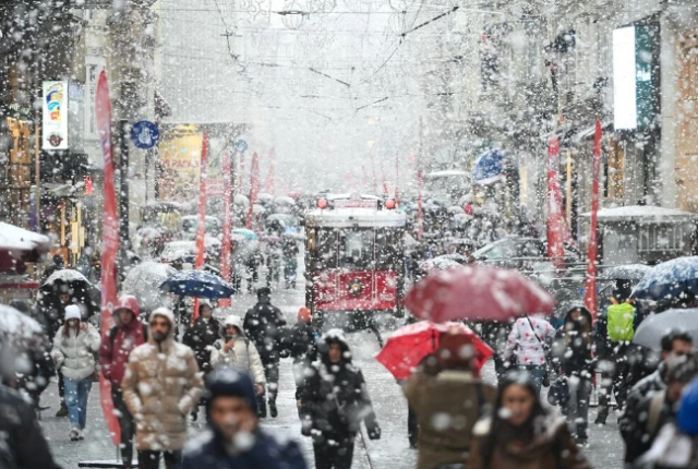 Meteoroloji İstanbul için saat verdi! İmamoğlu'ndan uyarı gecikmedi