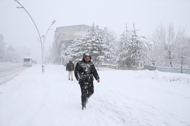 Meteoroloji İstanbul için saat verdi! İmamoğlu'ndan uyarı gecikmedi