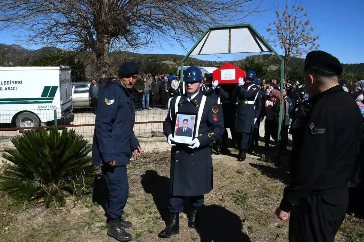 Osmaniye\'de Motosiklet Kazasında Hayatını Kaybeden Jandarma Uzman Çavuş Rıfat Şahin Toprağa Verildi