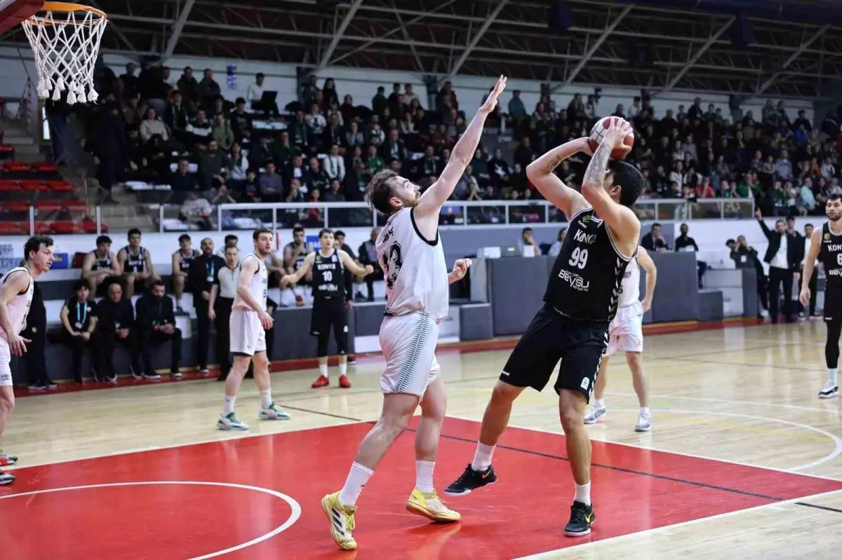 Sakarya Büyükşehir Basketbol Takımı, Bornova Belediyespor ile kritik maça çıkıyor