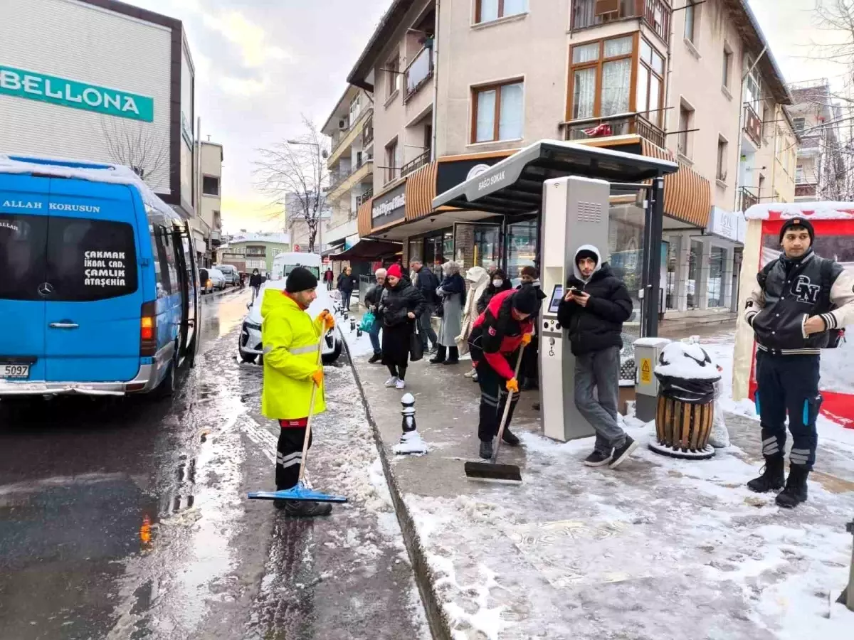 Ümraniye Belediyesi\'nden Karla Mücadele Çalışmaları