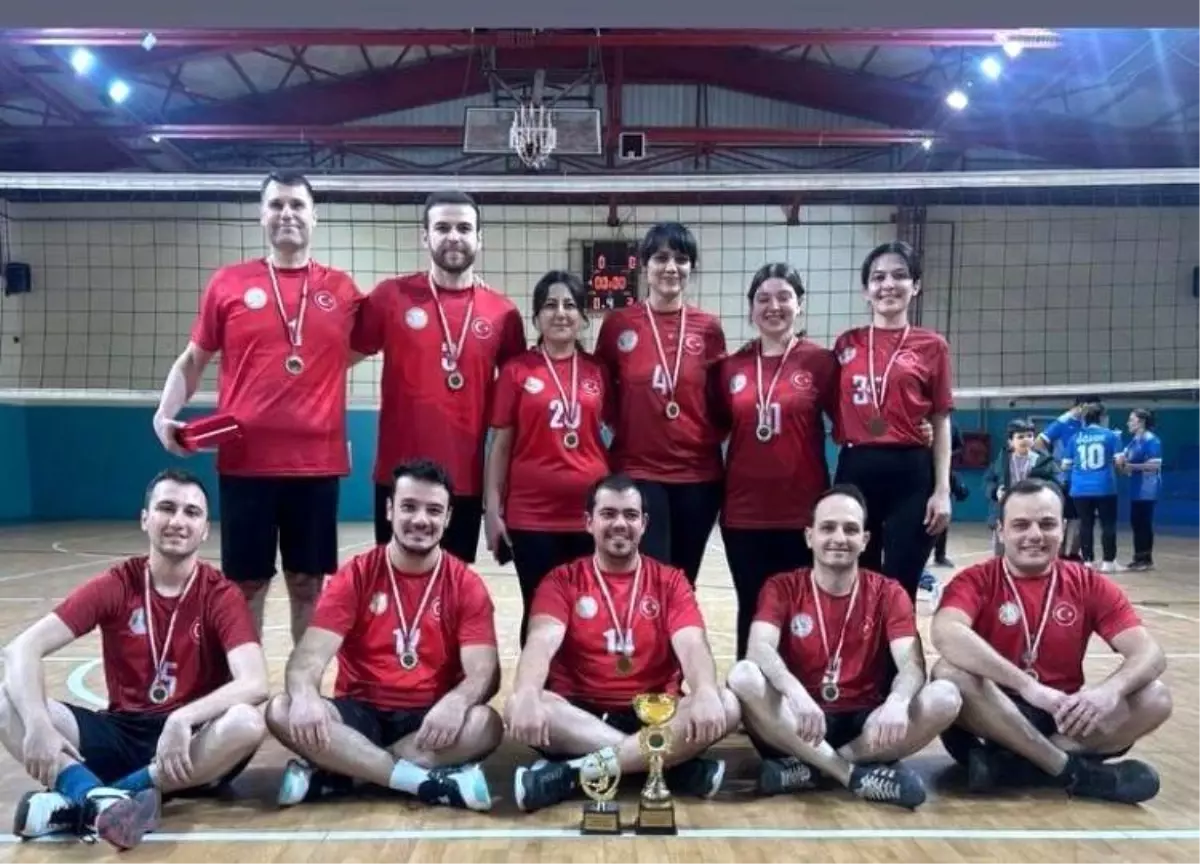 Alaşehirli Avukatlar Voleybol Turnuvasında Şampiyon