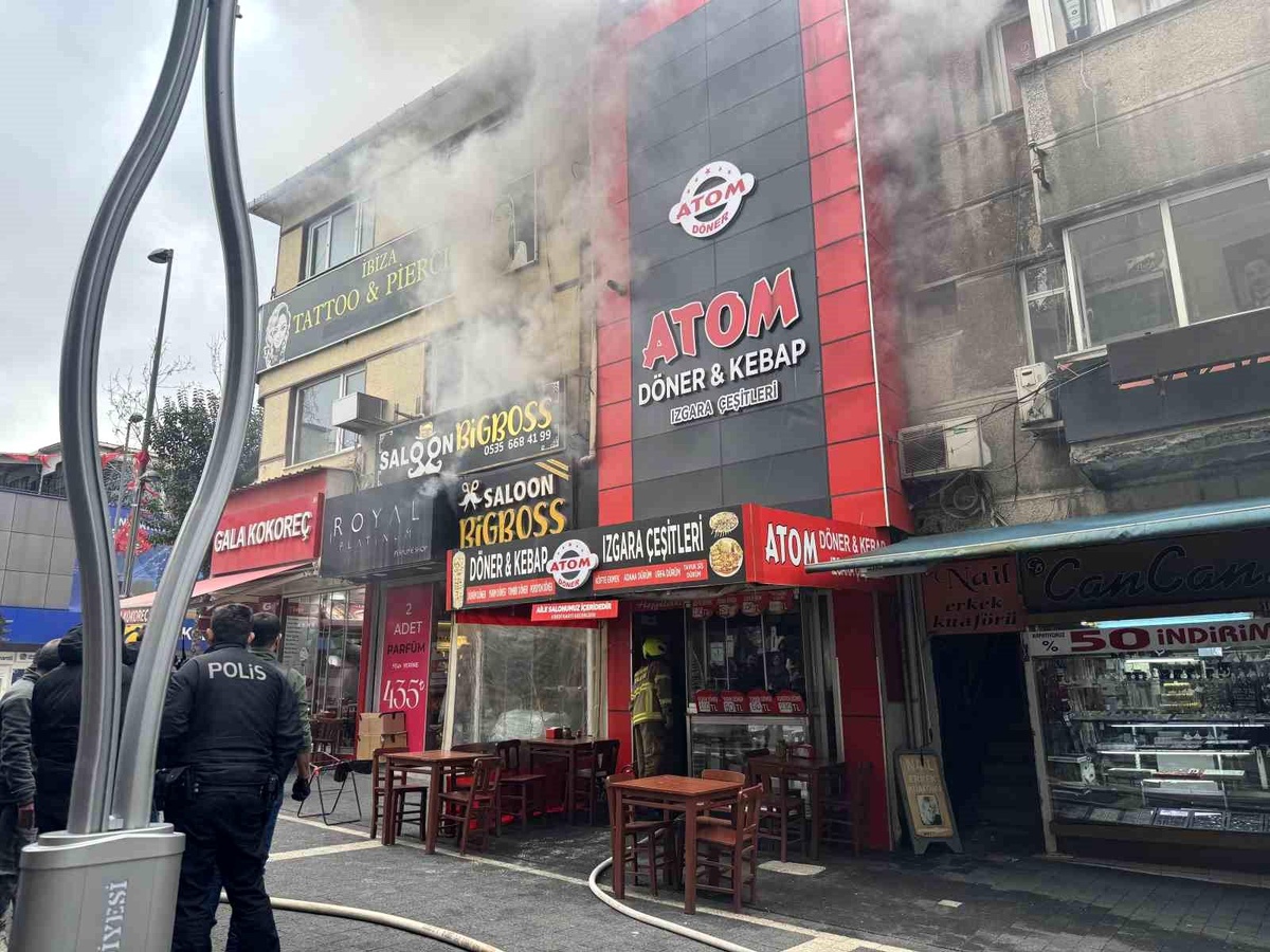 Balıkesir\'de Dönerci Dükkanında Yangın Çıktı