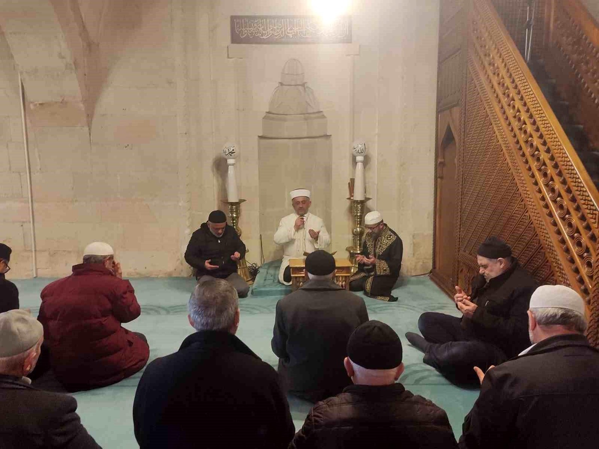 Bayburt\'ta kahraman şehitler dualarla anıldı