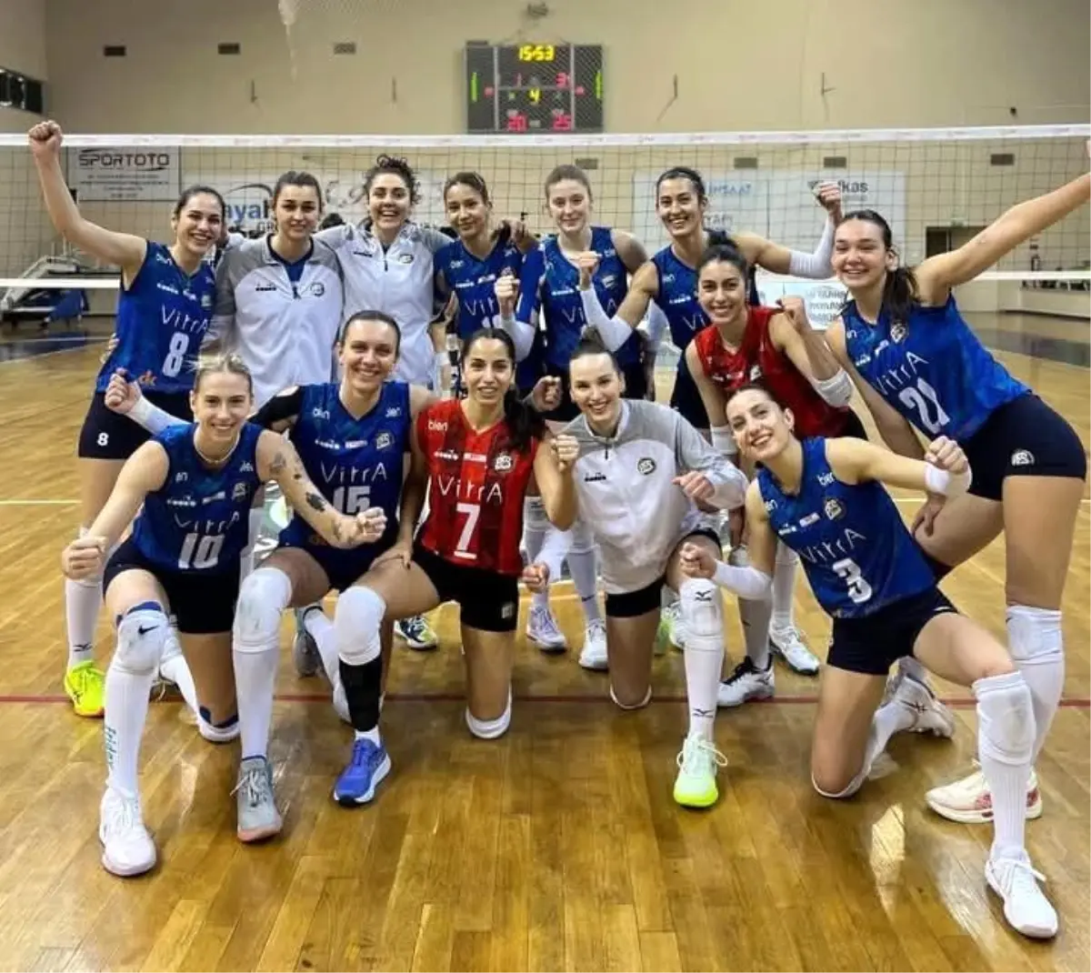 Bozüyük Kadın Voleybol Takımı, Edremit\'i 3-1 Yenerek Güçlü Performans Sergiledi