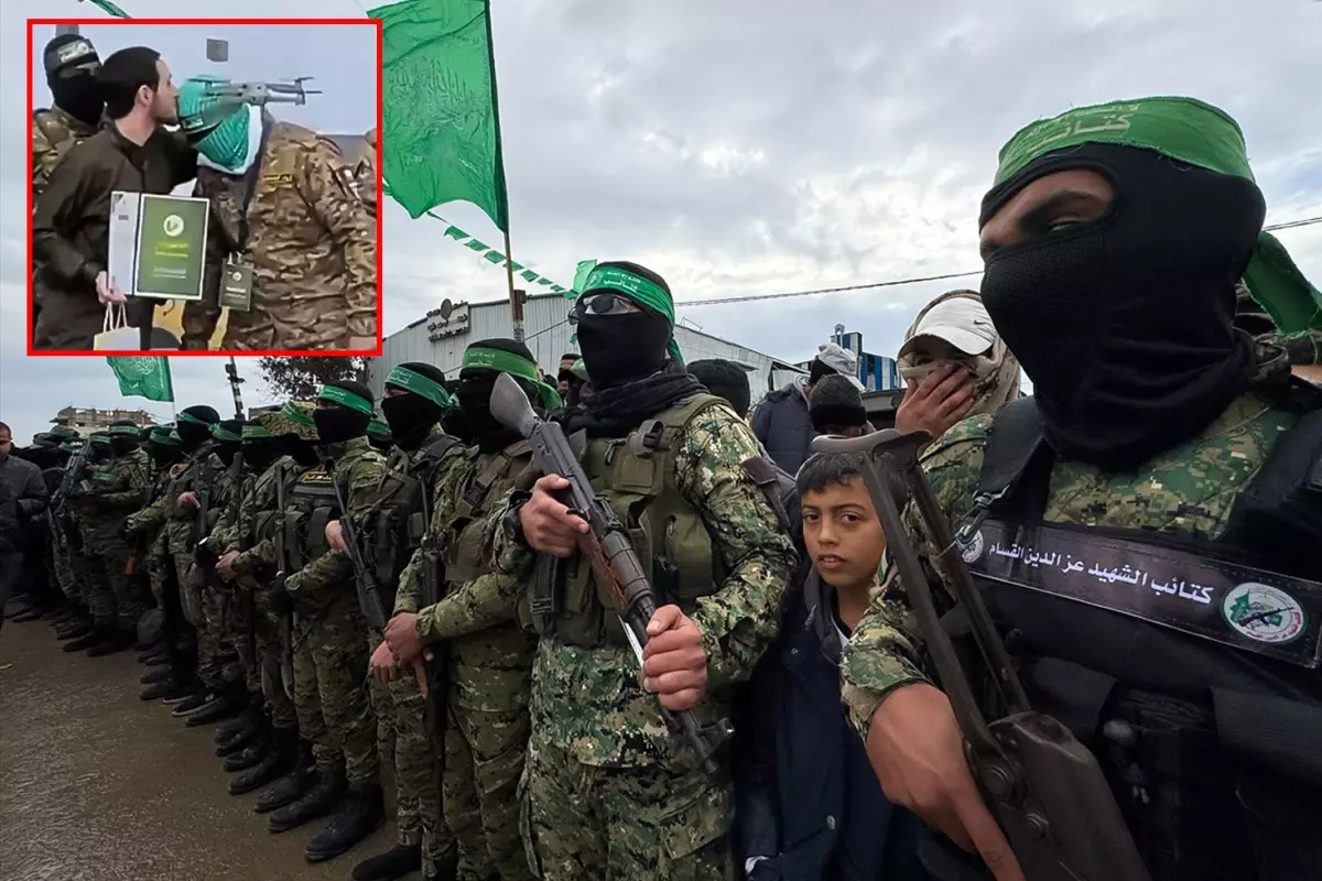 Gazze\'de son takas! İsrailli esir serbest bırakılırken Hamas mensubunu alnından öptü