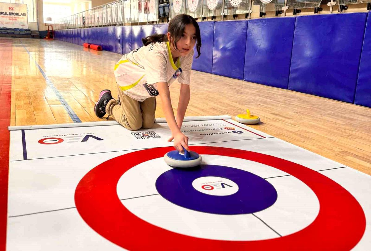 Hakkari\'de İlk Floor Curling Müsabakası