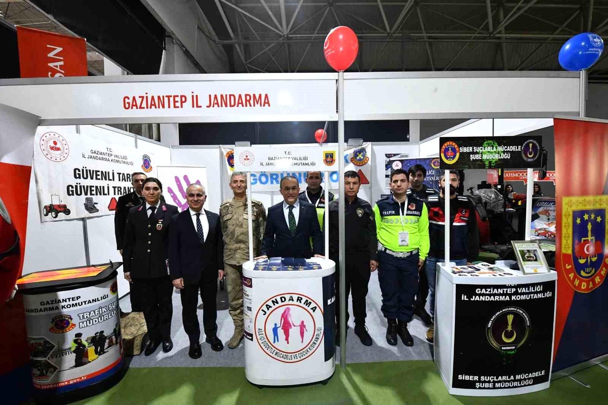 Jandarma, GAPTARIM Fuarı\'nda Bilgilendirme Yaptı