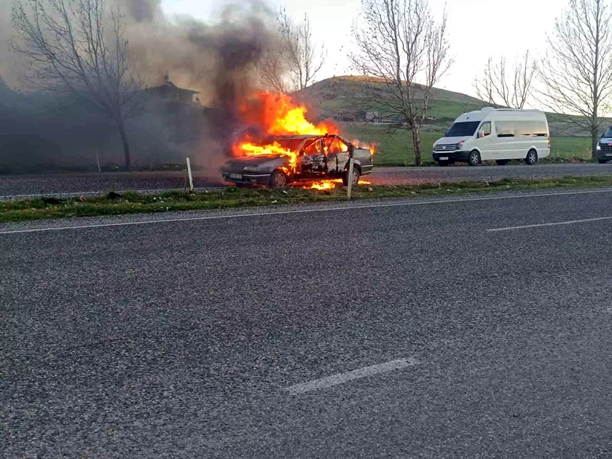 Kahramanmaraş\'ta Otomobil Yangını