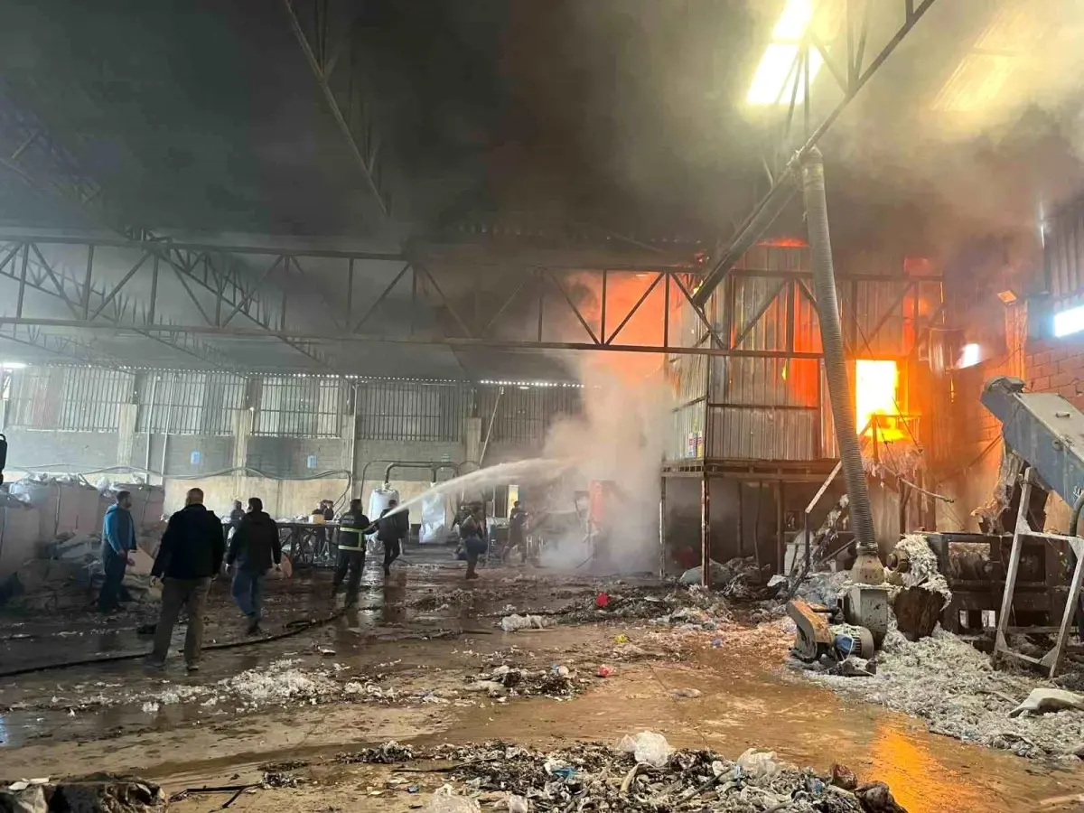 Hatay\'da Hurdacıda Yangın Çıktı