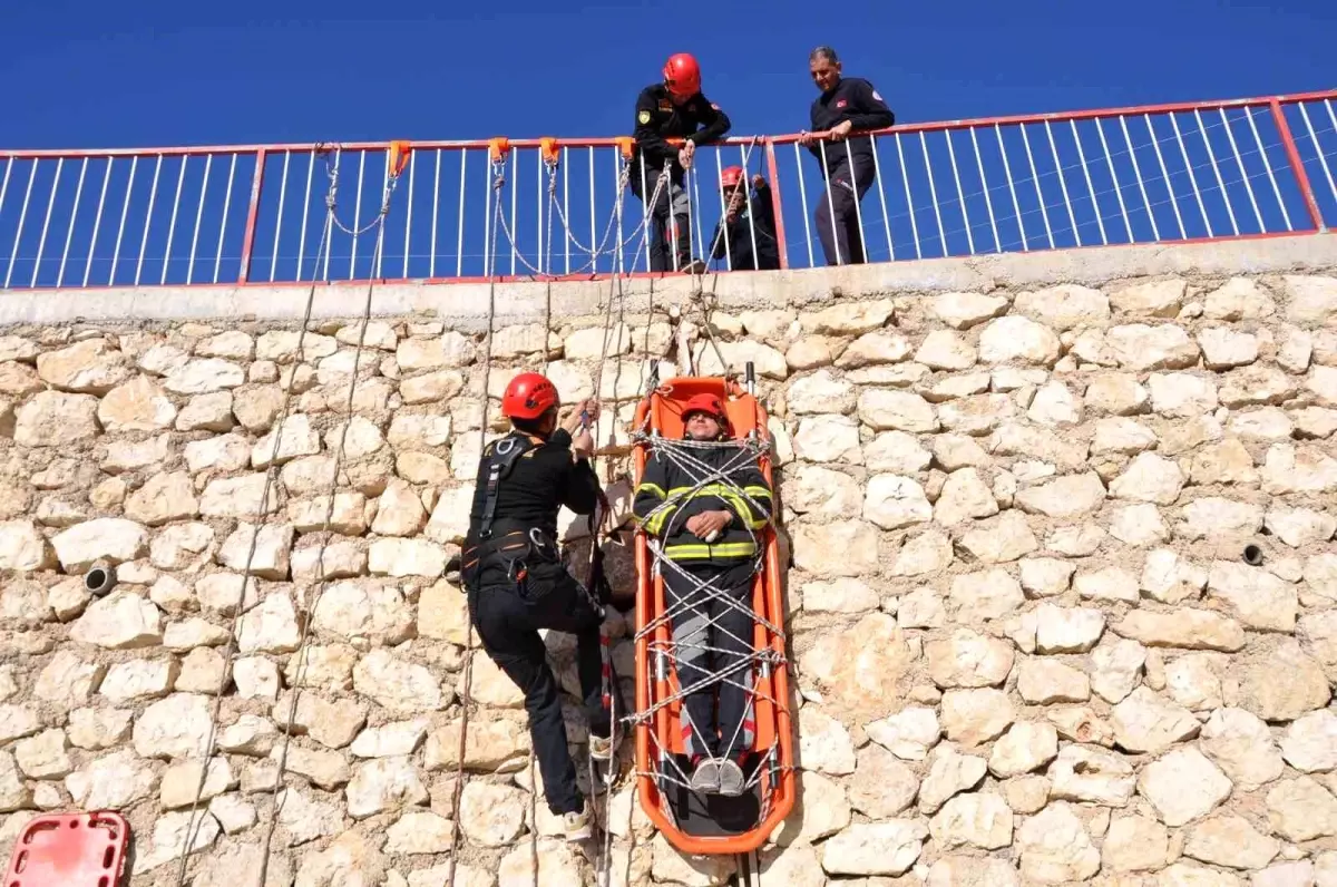 Mersin İtfaiyesi Ermenek Belediyesi\'ne Eğitim Verdi