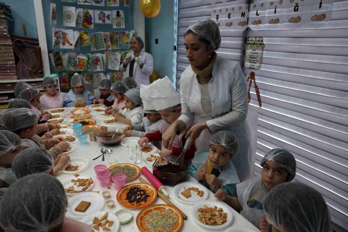 Kayseri\'de Miniklere Özel Kurabiye Etkinliği