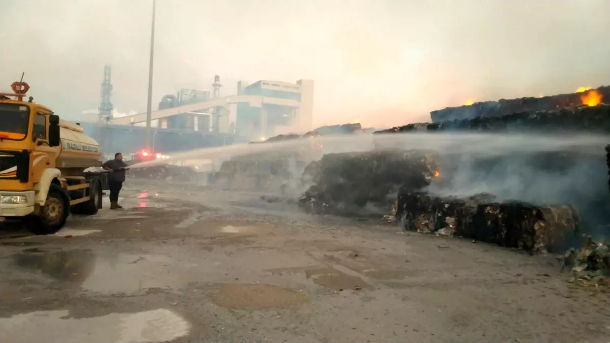 Söke\'deki Kağıt Fabrikasında Yangın, Nazilli Belediyesi Destek Verdi