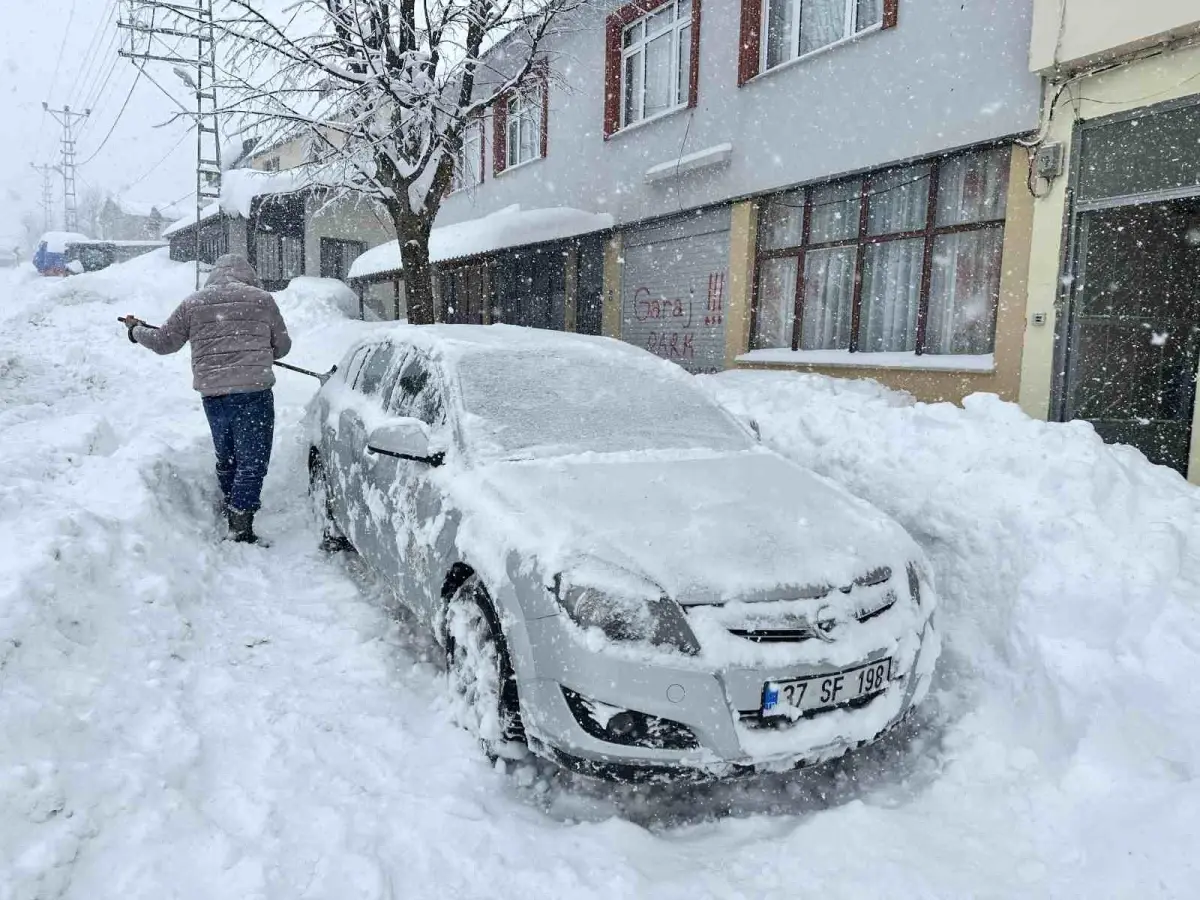 Kastamonu\'da 10 Günlük Kar Yağışı Hayatı Olumsuz Etkiledi