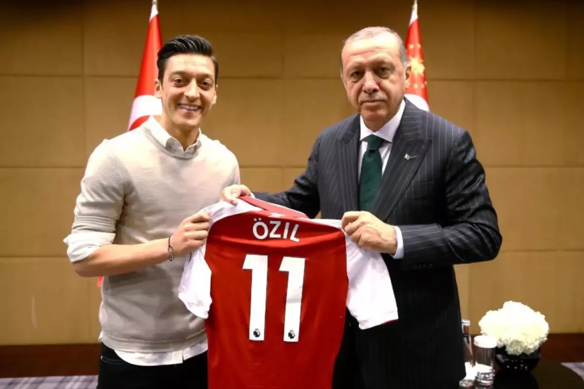 AK Parti MKYK\'sında Mesut Özil sürprizi