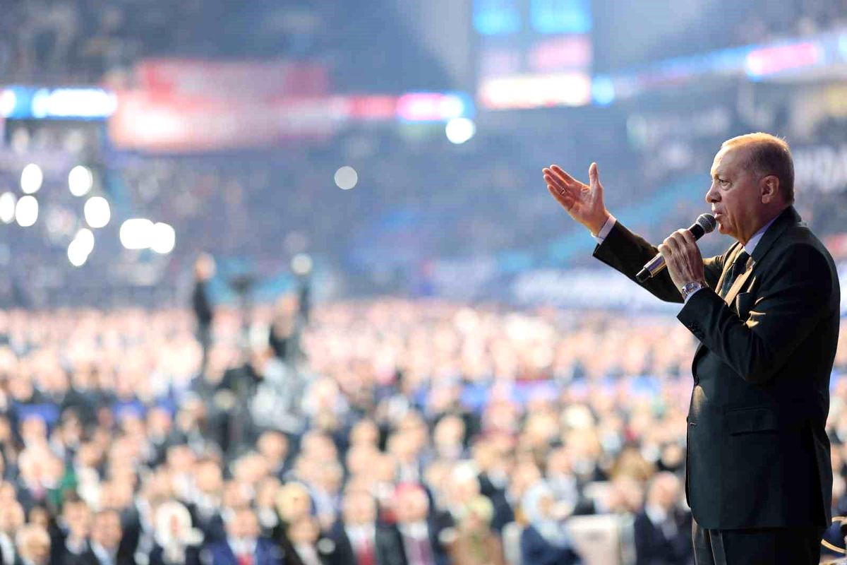 Cumhurbaşkanı Erdoğan: "Ülkemizde muhalefet, maalesef sürekli demokrasi krizi çıkartarak, sandıkta alamadığı yetkiyi iç ve dış güçlerden devşirme...