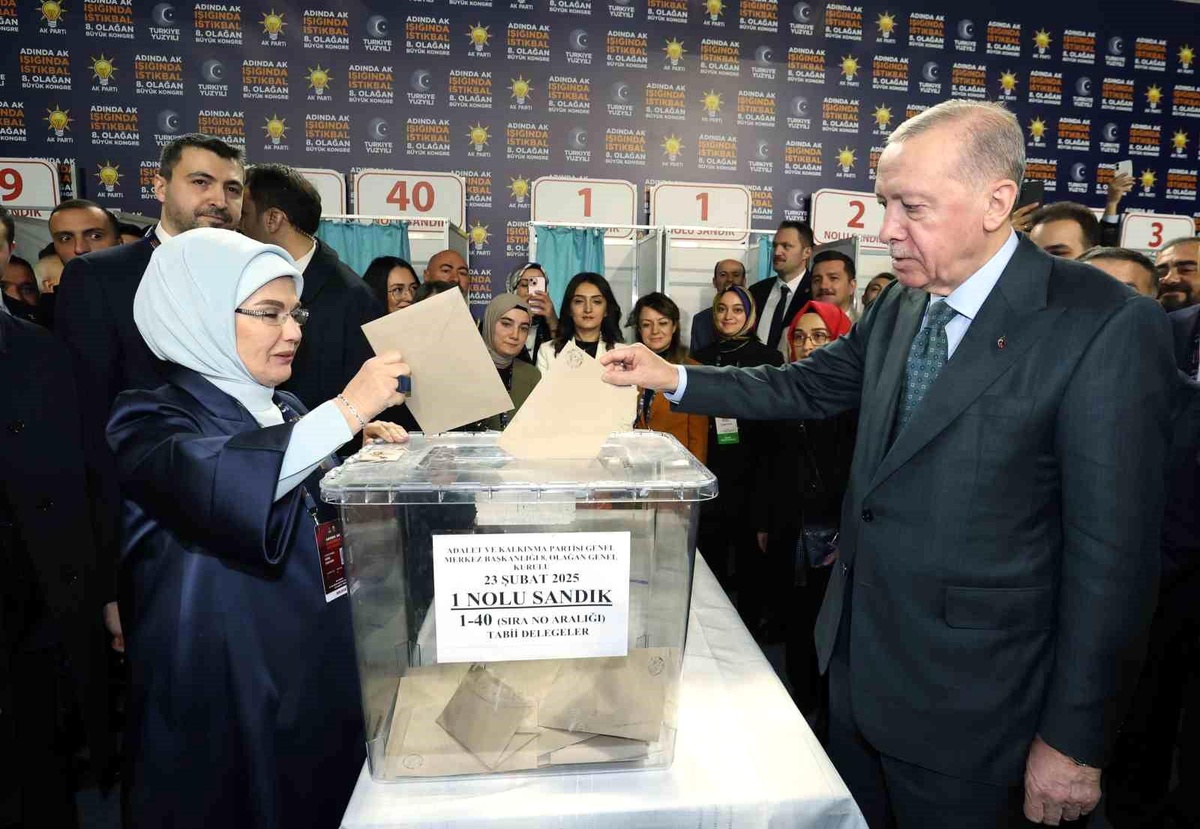 Cumhurbaşkanı ve AK Parti Genel Başkanı Erdoğan, AK Parti 8. Olağan Büyük Kongresi\'nde oyunu kullandı
