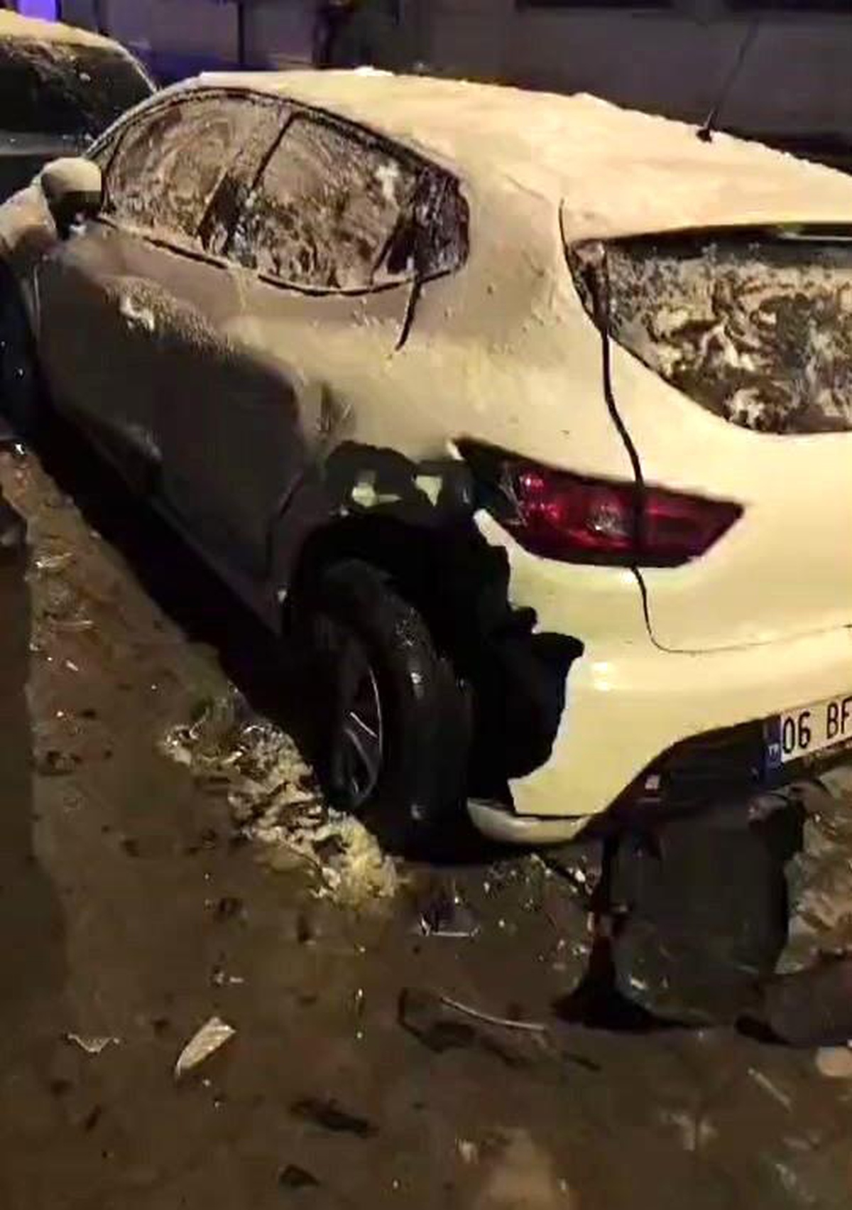 Alkollü Sürücü Park Halindeki Araçlara Çarptı