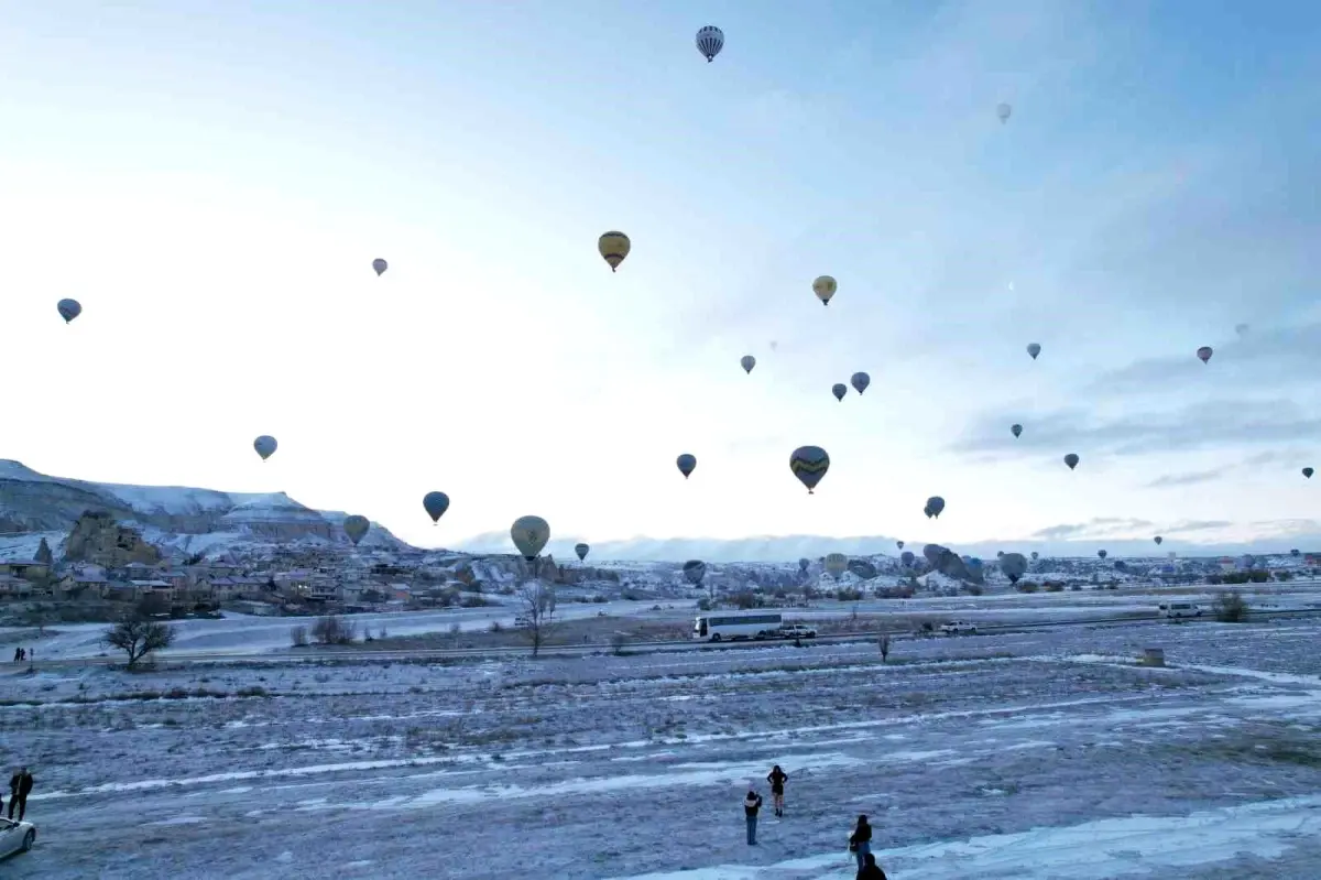 Kapadokya\'da Balon Uçuşları Yeniden Başladı