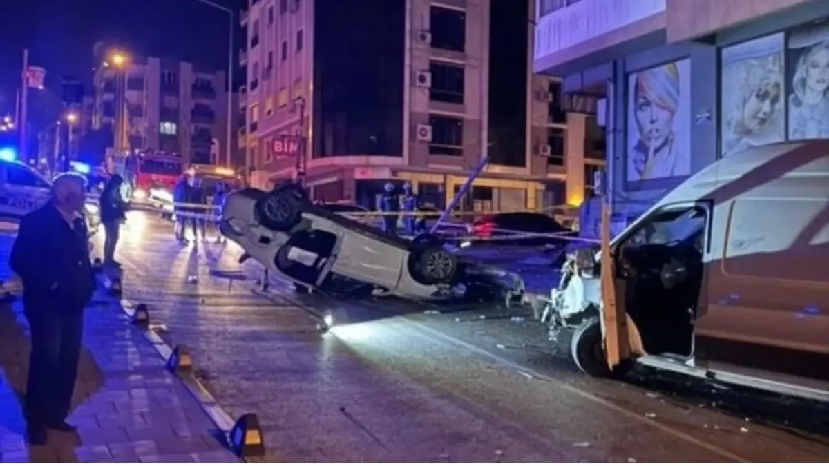 İzmir\'de trafik kazasında 2 kişi hayatını kaybetti