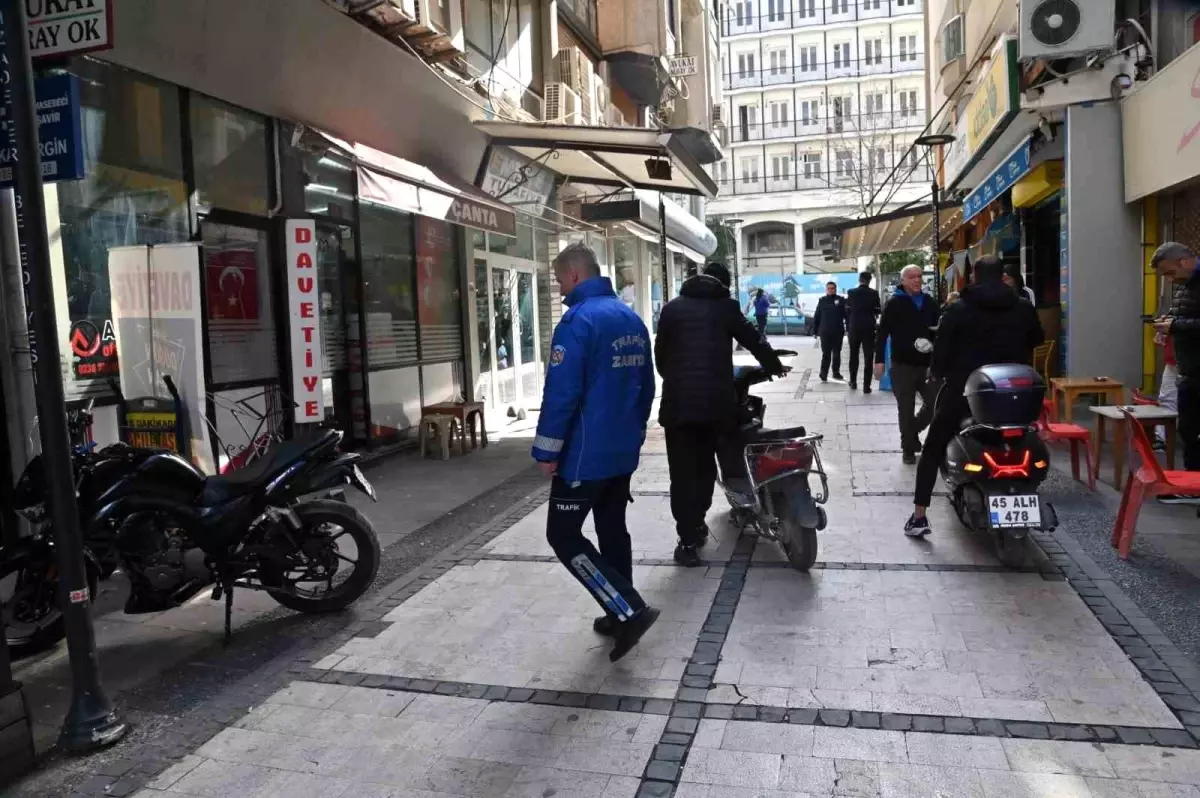 Manisa\'da Motosikletlere Kaldırım Denetimi