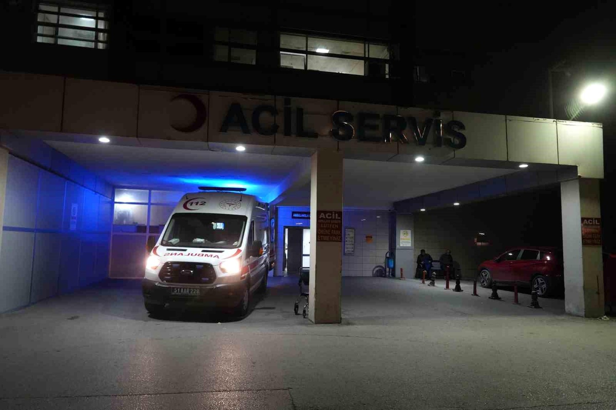 Niğde\'de Trafik Kazası: 1 Ölü, 2 Yaralı
