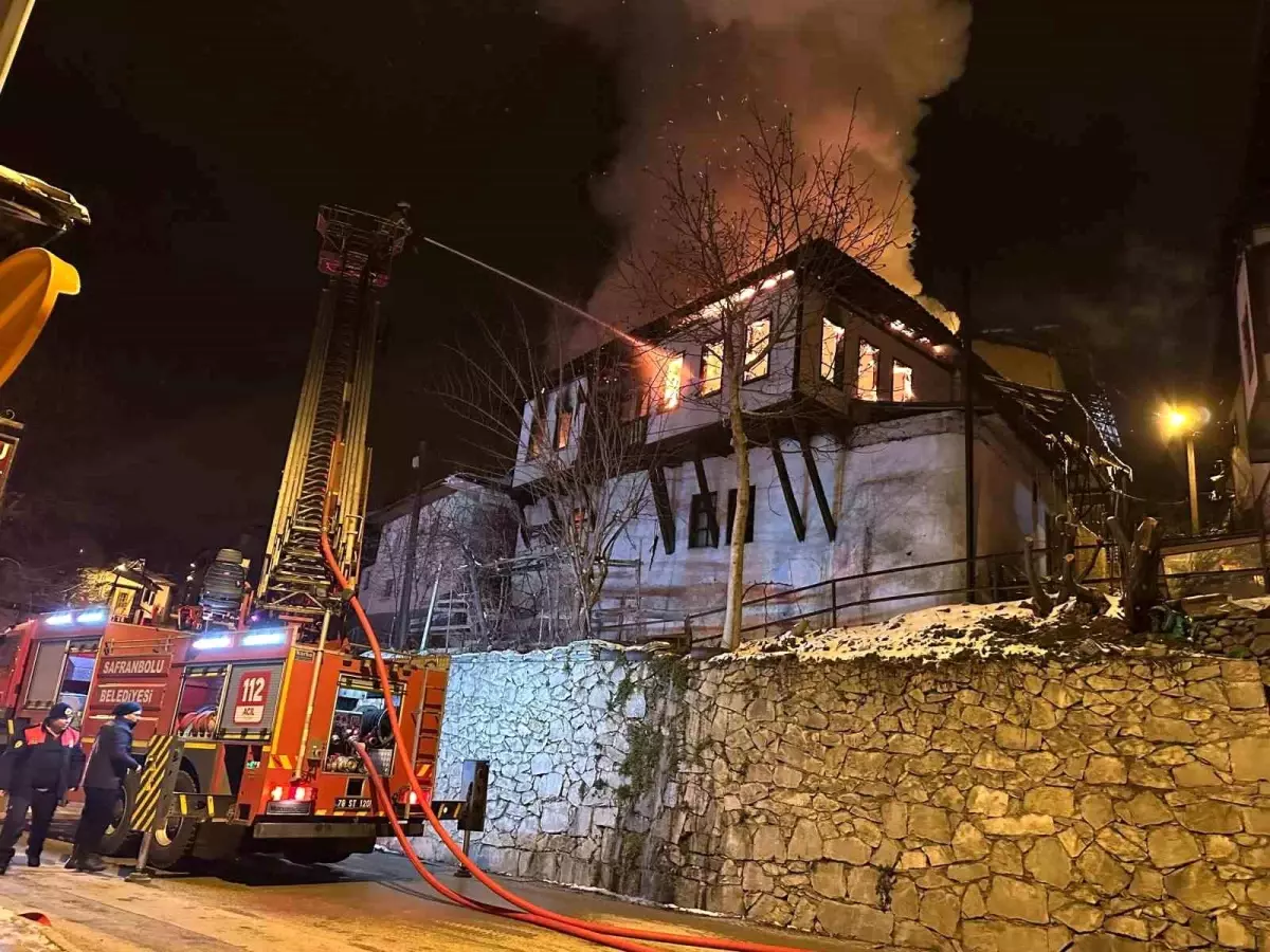 Safranbolu\'da 150 Yıllık Tarihi Konağın Alevlere Teslim Olması