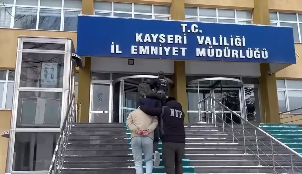 Kayseri\'de Uyuşturucu Operasyonu: 20 Gözaltı