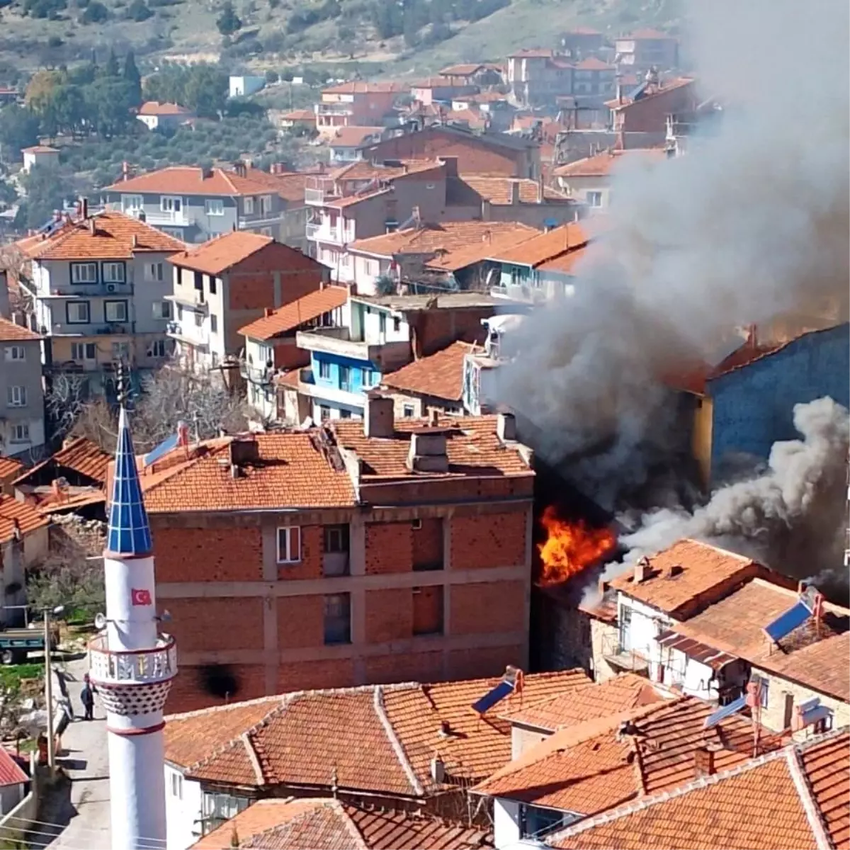 Denizli\'de 83 Yaşındaki Kadının Evi Yangında Kullanılamaz Hale Geldi