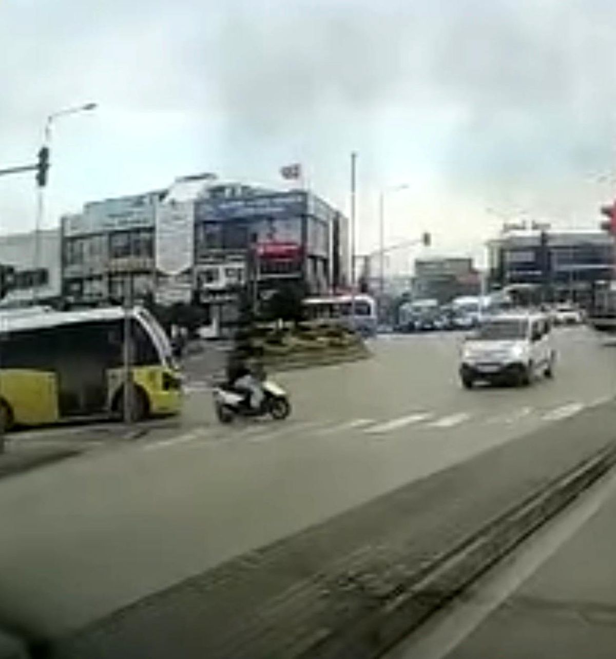 Bursa\'da Motosiklete Otomobil Çarpması