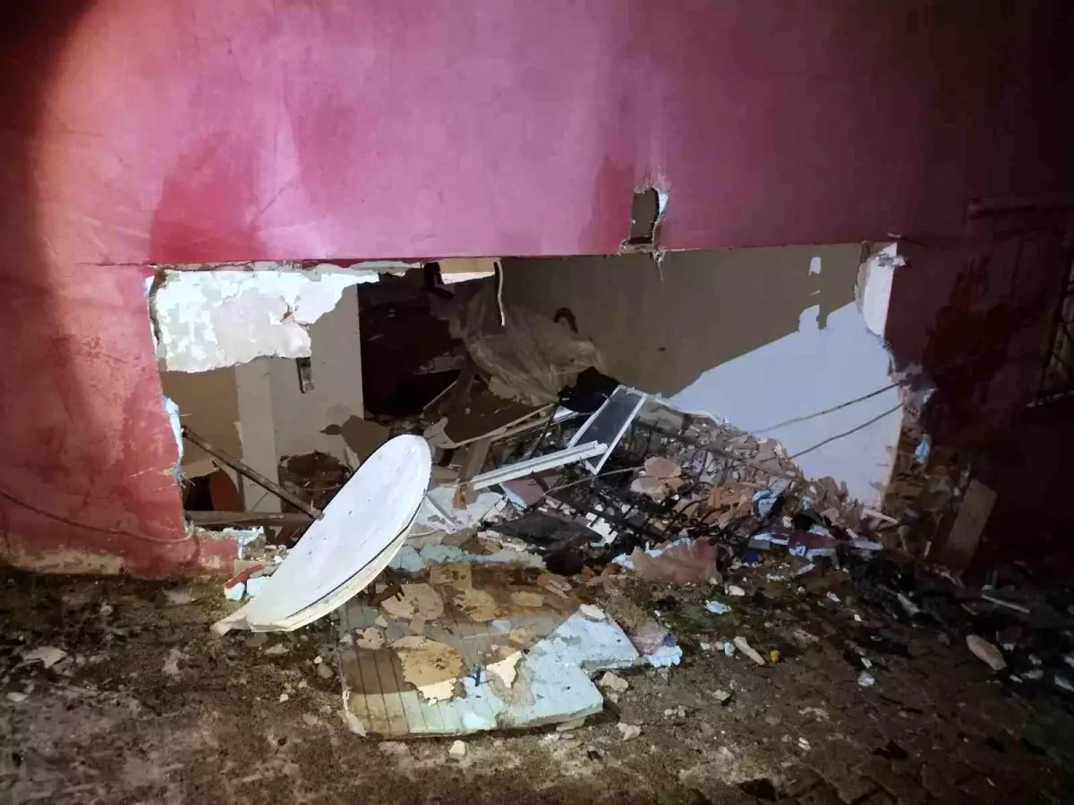 Beykoz\'da Kontrolden Çıkan Araç Kazaya Neden Oldu
